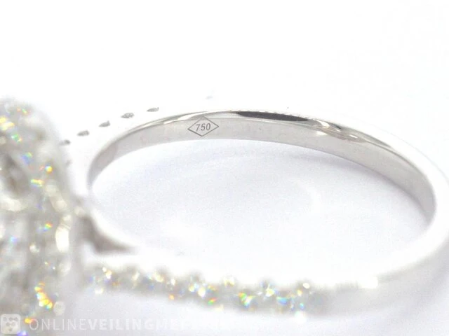 Witgouden halo ring met een briljant geslepen diamanten van 2.08 carat - afbeelding 9 van  9