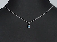 Witgouden halsketting met een blauwe diamant 0.25 carat - afbeelding 2 van  7