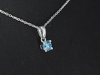 Witgouden halsketting met een blauwe diamant 0.25 carat - afbeelding 5 van  7