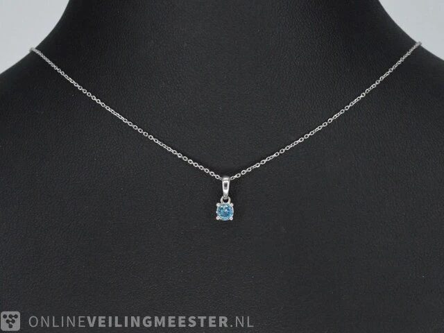 Witgouden halsketting met een blauwe diamant 0.25 carat - afbeelding 2 van  7