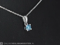 Witgouden halsketting met een blauwe diamant 0.25 carat - afbeelding 4 van  7