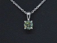 Witgouden halsketting met een groene diamant 0.25 carat - afbeelding 5 van  9