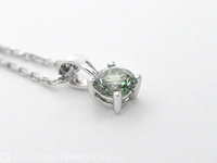 Witgouden halsketting met een groene diamant 0.25 carat - afbeelding 6 van  8