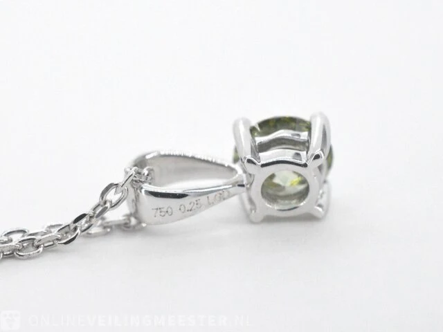 Witgouden halsketting met een groene diamant 0.25 carat - afbeelding 8 van  8