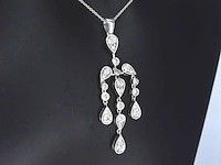 Witgouden hanger in bijzonder design met diamanten - afbeelding 3 van  8
