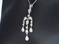 Witgouden hanger in bijzonder design met diamanten - afbeelding 4 van  8