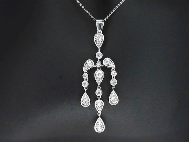 Witgouden hanger in bijzonder design met diamanten - afbeelding 5 van  8