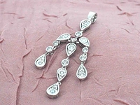 Witgouden hanger in bijzonder design met diamanten - afbeelding 6 van  8