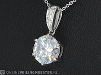 Witgouden hanger met diamanten en een briljant