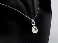 Witgouden hanger met diamanten en een smaragd in druppelvorm , excl. ketting - afbeelding 5 van  8