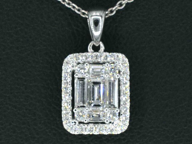 Witgouden hanger met diamanten en emerald shape in het midden, excl. ketting - afbeelding 1 van  9