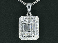 Witgouden hanger met diamanten en emerald shape in het midden, excl. ketting - afbeelding 1 van  9