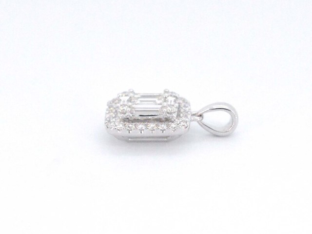 Witgouden hanger met diamanten en emerald shape in het midden, excl. ketting - afbeelding 5 van  9