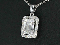 Witgouden hanger met diamanten en emerald shape in het midden - afbeelding 3 van  7