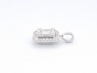 Witgouden hanger met diamanten en emerald shape in het midden - afbeelding 5 van  7