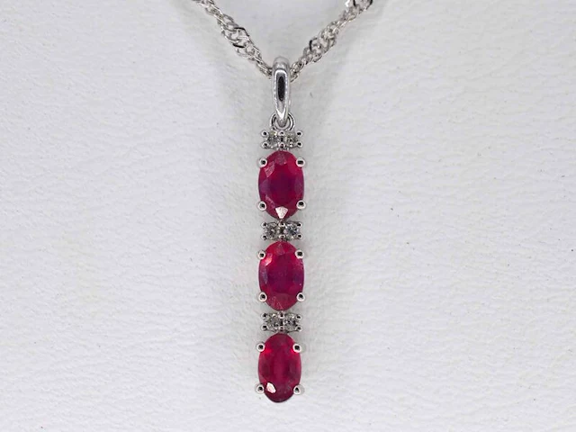 Witgouden hanger met diamanten en robijn - afbeelding 1 van  7