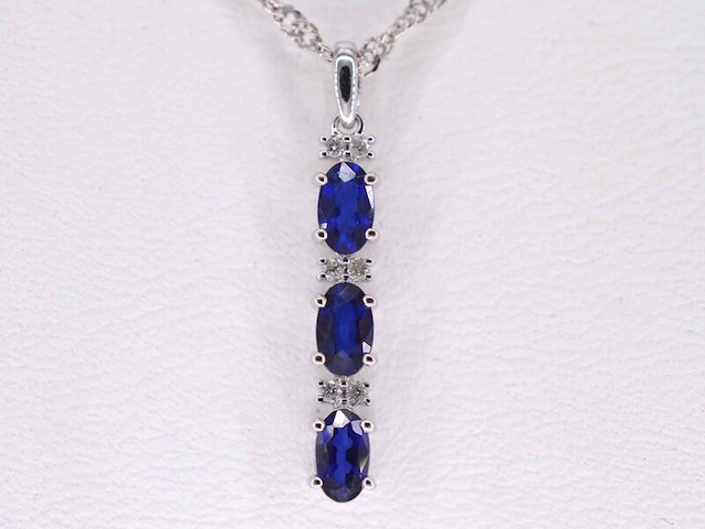 Witgouden hanger met diamanten en saffier, excl. ketting - afbeelding 1 van  7