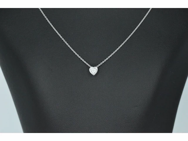 Witgouden hanger met een briljant geslepen diamant in hartvorm, excl. ketting - afbeelding 2 van  5
