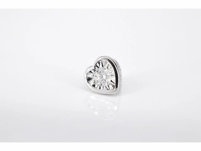 Witgouden hanger met een briljant geslepen diamant in hartvorm, excl. ketting - afbeelding 4 van  5
