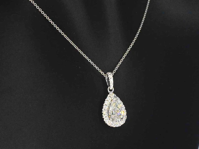Witgouden hanger met een druppelvorm briljant van 1.00 carat - afbeelding 5 van  9