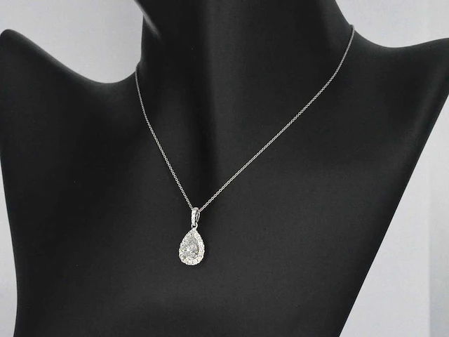 Witgouden hanger met een druppelvorm briljant van 1.00 carat - afbeelding 9 van  9