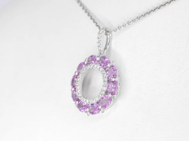 Witgouden hanger met roze saffieren en diamanten in een cirkel gezet - afbeelding 3 van  8