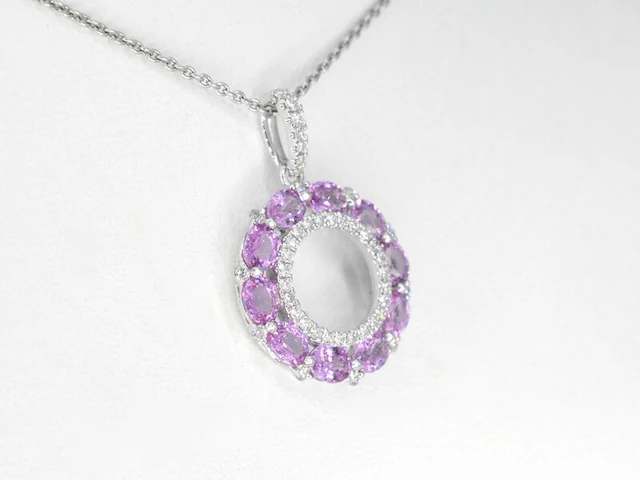 Witgouden hanger met roze saffieren en diamanten in een cirkel gezet - afbeelding 4 van  8