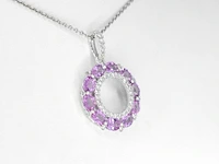 Witgouden hanger met roze saffieren en diamanten in een cirkel gezet - afbeelding 4 van  8