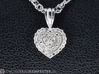 Witgouden hartvormige hanger met diamanten - afbeelding 1 van  7