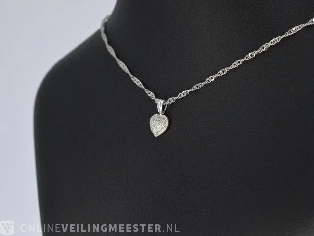 Witgouden hartvormige hanger met diamanten - afbeelding 3 van  7