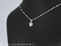 Witgouden hartvormige hanger met diamanten - afbeelding 3 van  7