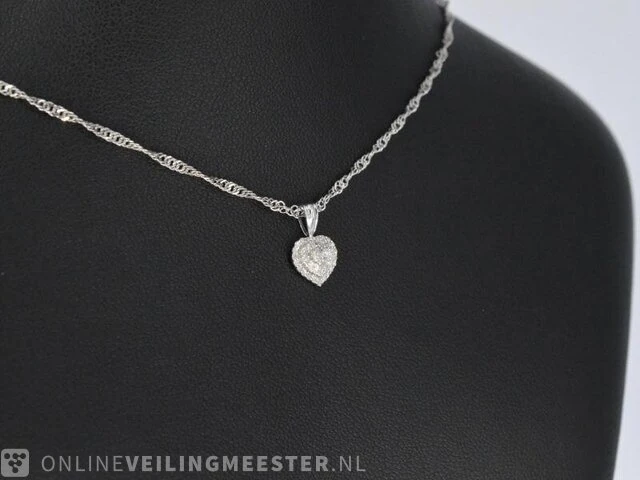Witgouden hartvormige hanger met diamanten - afbeelding 4 van  7