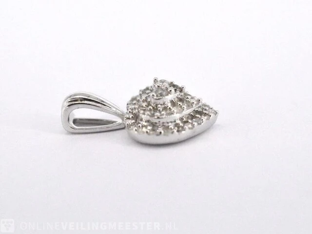 Witgouden hartvormige hanger met diamanten - afbeelding 5 van  7