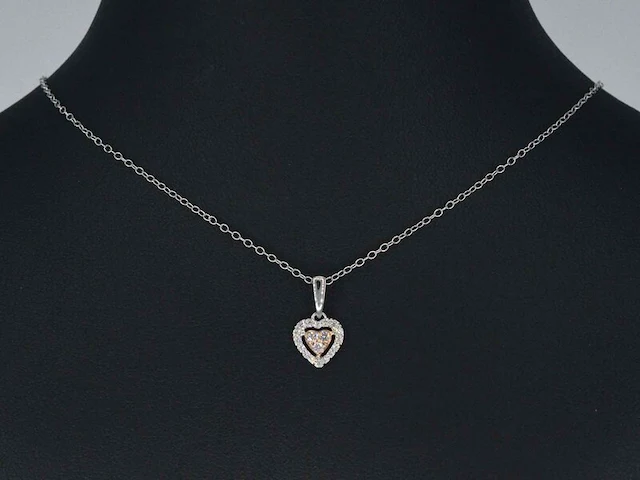 Witgouden hartvormige hanger met natuurlijke roze en witte diamant - afbeelding 2 van  9