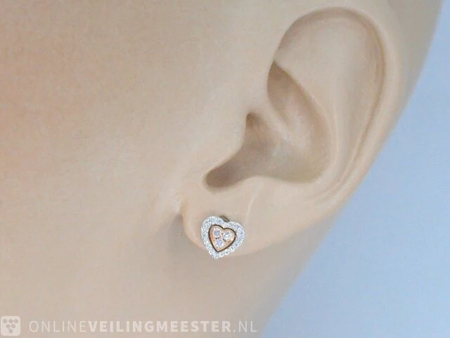 Witgouden hartvormige oorbellen met natuurlijke roze en witte diamant - afbeelding 3 van  9