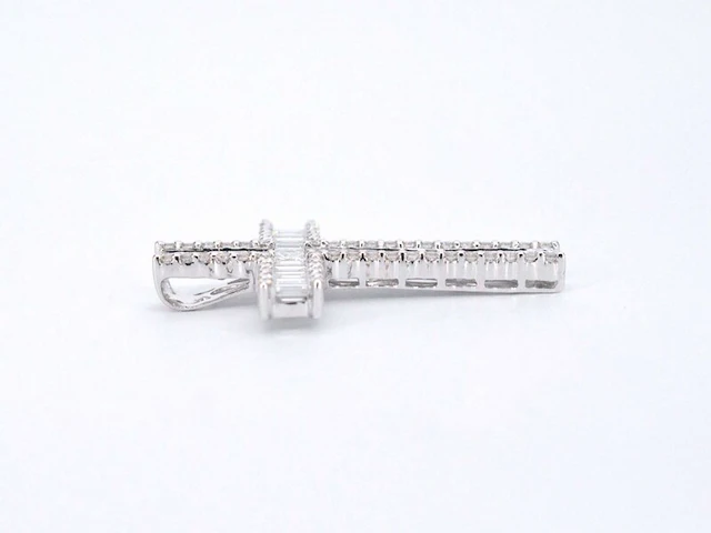 Witgouden kruis hanger met schitterende diamanten gezet, excl. ketting - afbeelding 8 van  10