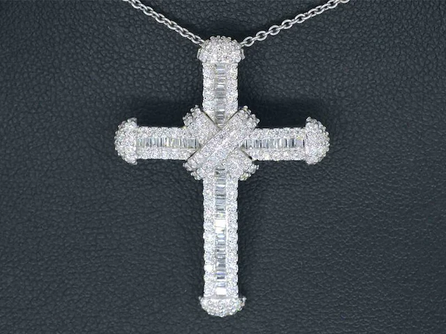 Witgouden kruishanger met diamanten, excl. ketting - afbeelding 1 van  9
