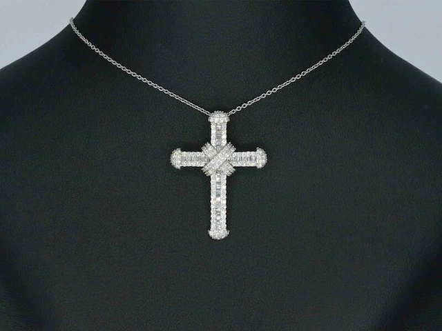 Witgouden kruishanger met diamanten, excl. ketting - afbeelding 2 van  9