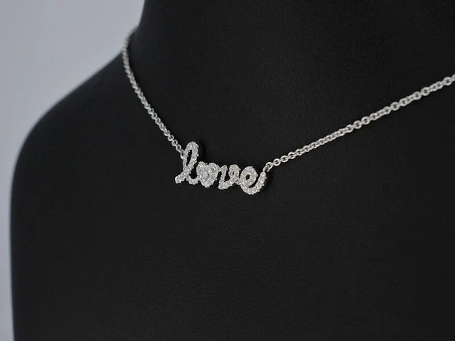 Witgouden 'love' collier met diamanten - afbeelding 7 van  11