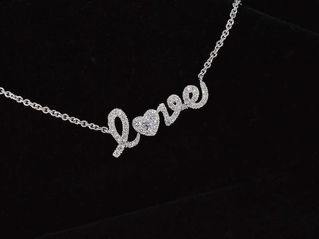 Witgouden 'love' collier met diamanten - afbeelding 10 van  11