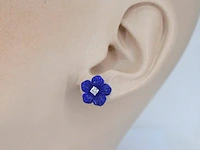 Witgouden oorbellen 0.18 carat met blauwe edele bloem en grote diamanten - afbeelding 2 van  9