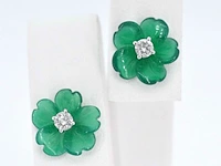 Witgouden oorbellen 0.18 carat met groene edele bloem en grote diamanten - afbeelding 1 van  11