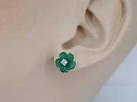 Witgouden oorbellen 0.18 carat met groene edele bloem en grote diamanten - afbeelding 4 van  11