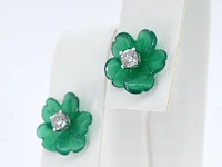 Witgouden oorbellen 0.18 carat met groene edele bloem en grote diamanten - afbeelding 5 van  11