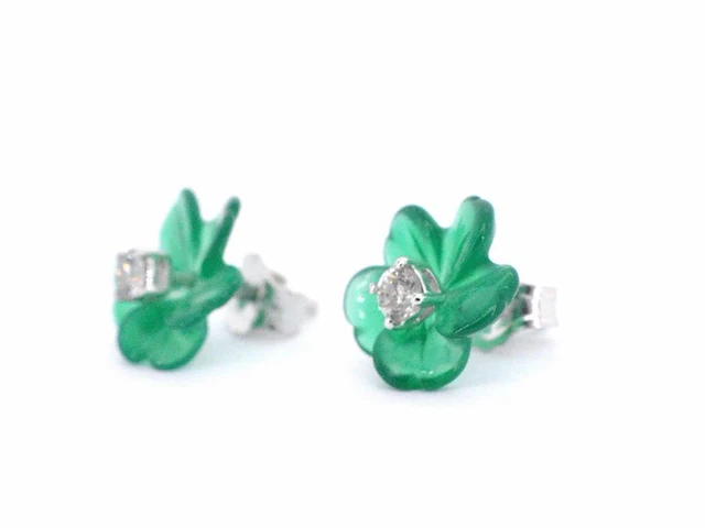 Witgouden oorbellen 0.18 carat met groene edele bloem en grote diamanten - afbeelding 8 van  11