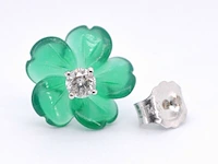 Witgouden oorbellen 0.18 carat met groene edele bloem en grote diamanten - afbeelding 11 van  11