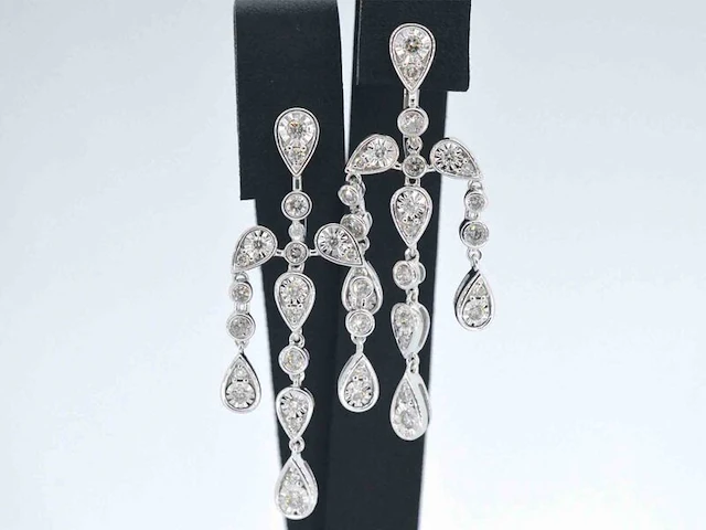 Witgouden oorbellen design met diamanten - afbeelding 1 van  9