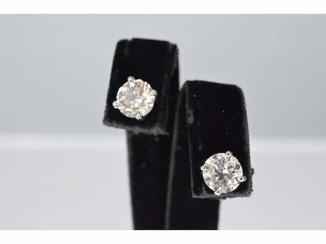 Witgouden oorbellen diamant 1.60 ct - afbeelding 1 van  6
