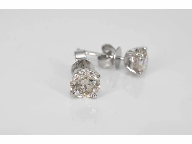 Witgouden oorbellen diamant 1.60 ct - afbeelding 6 van  6