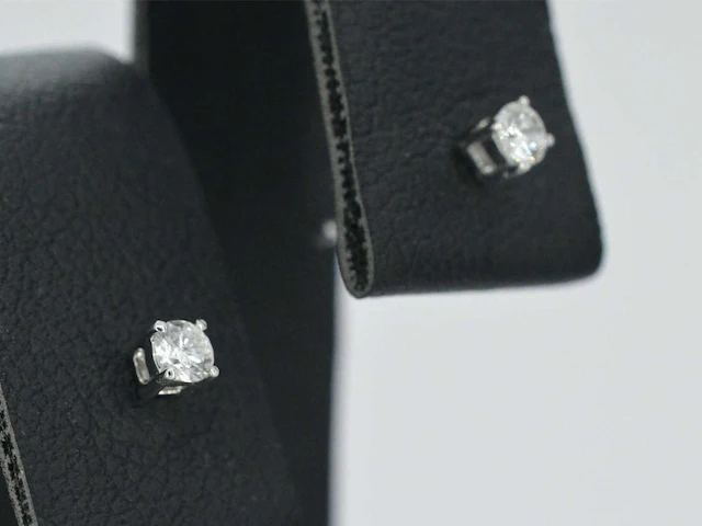 Witgouden oorbellen diamant - afbeelding 6 van  10
